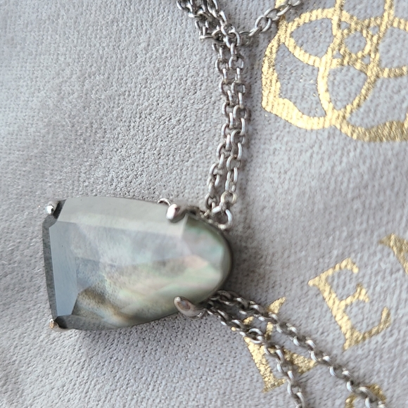 Kendra scott isla pendant necklace in black mother of pearl - Picture 14 of 15